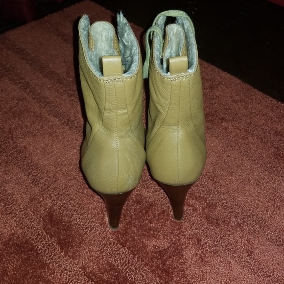 Step In - Picture 3 of 3